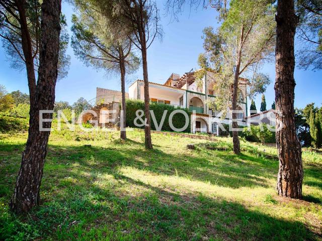 Casa de campo exclusiva con 5 viviendas independientes y vis. 472m² Rabos d'Emporda