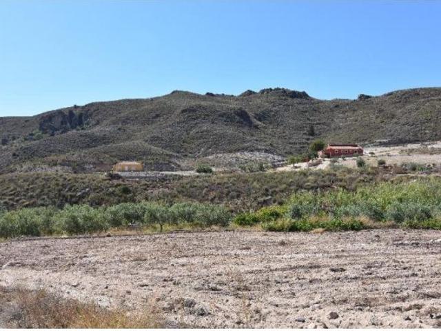 CASA DE CAMPO EN OBRAS CON FINCA PROPIA