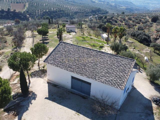 Amplia casa en Loja, Granada con accesibilidad y comodidades