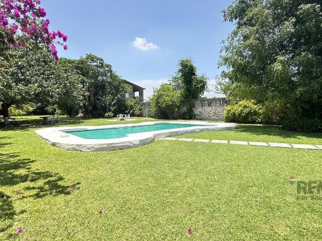 Casa de campo en Tequesquitengo, Morelos con gran jard?n y alberca Cesi?n de Derechos ?Clave 6313