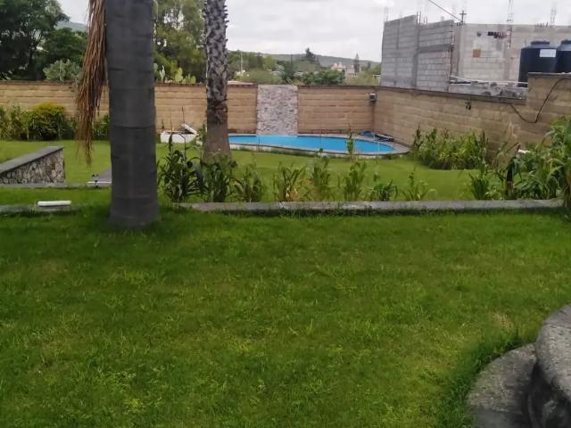 Casa de campo en venta con amplios jardines – Los Cues, Querétaro