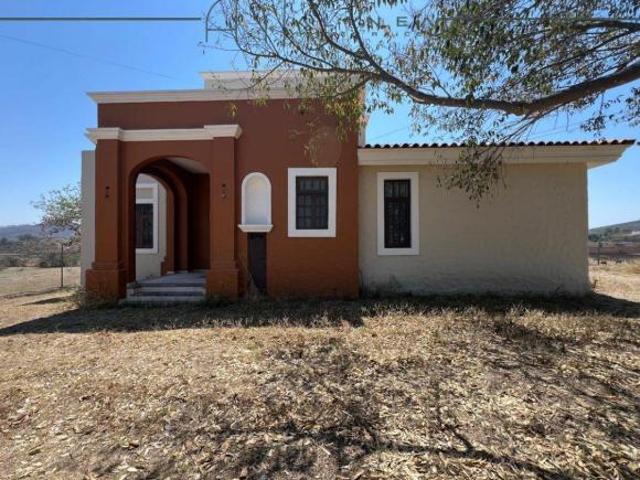 Casa de Campo en Venta en San Agustín, Tlajomulco, 2,477 m²