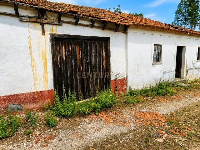 Casa de Campo || Para recuperação || Rio De Couros, Ourém