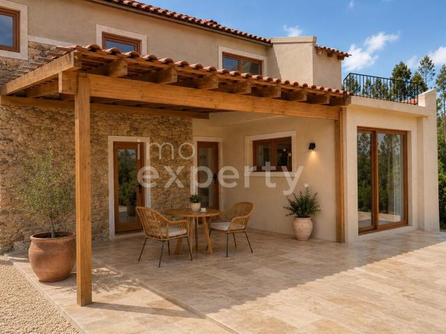 Casa de Campo T5 totalmente recuperada com 172m2 distribuida com vista Campo e Montanha em Figueiró dos Vinhos, Leiria