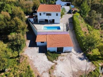 Moradia isolada T5 em Maçãs de Dona Maria de 229 m²