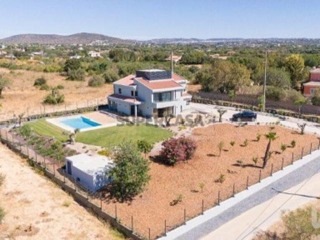 Casa de Campo T5 em Quarteira de 321,00 m²