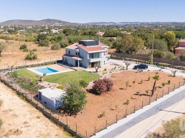 Casa de Campo T5 em Quarteira de 321,00 m² 321m² Santa Bárbara De Nexe