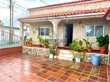 Casa de Campo Tradicional c/ Sótão, Jardim e Garagem