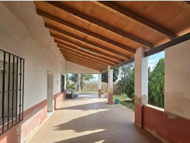 Casa de campo tradicional para reformar situada en la partida de Baya Baja