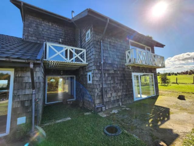 Casa de campo 2 pisos 4d3b a minutos de la ciudad lacustre | 4 dormitorios por 12400.00 en Puerto Varas