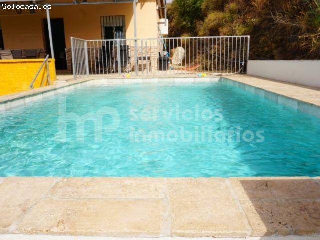 Casa de campo 4 dormitorios con chimenea y piscina e instalación fotovoltaica