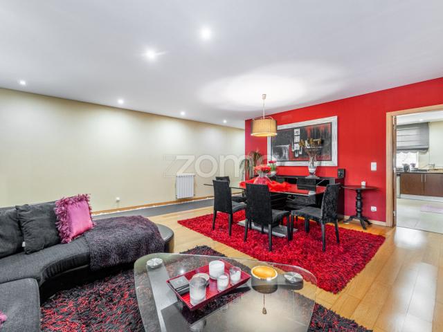 Casa de Canto com 3 Quartos e Jardim, Garagem em Barroselas