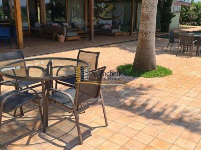 Casa de canto em condomínio fechado em Avaré com 11.295m2 de terreno