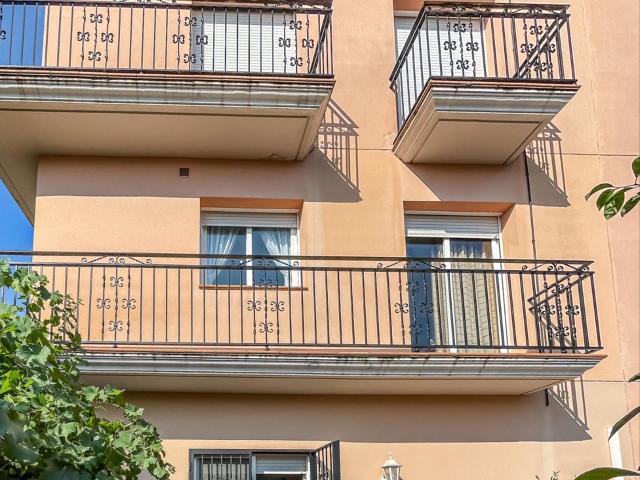 ? Casa de cantonada en venda | 6 hab. | 4 banys | Apartament. 258m² Argentona
