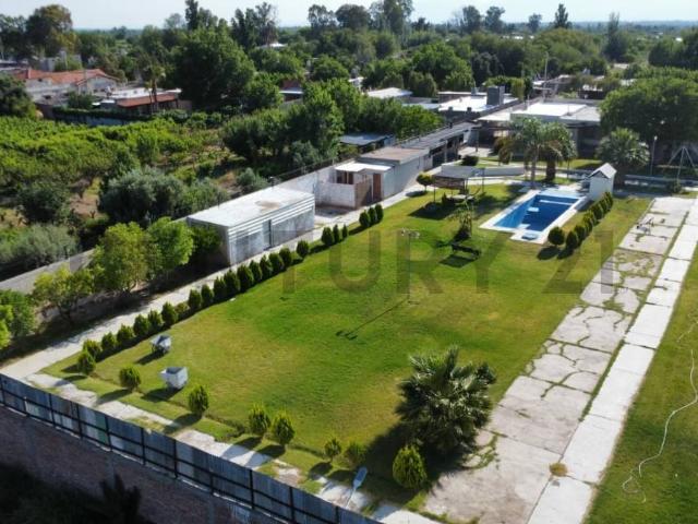 Casa de Categoría en Alquiler – 3.800 m² de Jardín y Piscina