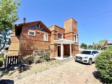 Casa de categoria en alquiler anual 4 dormitorios