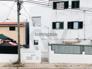 Casa de Cidade | T2 com 2 Espaços Exteriores | São Domingos de Rana