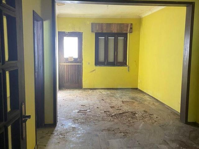 Casa de Cidade T6 em Almeirim de 391,00 m²