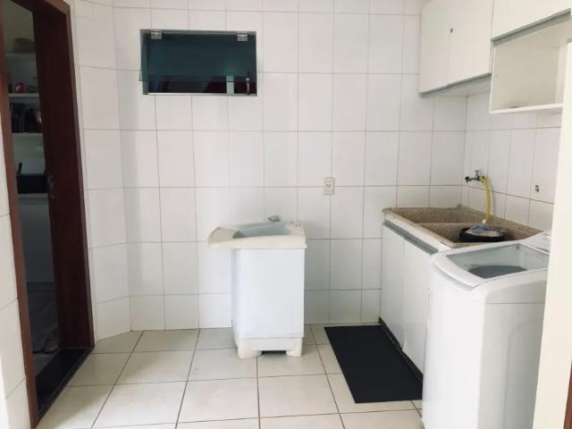 Casa de condomínio sobrado para venda tem 340 metros quadrados com 4 quartos