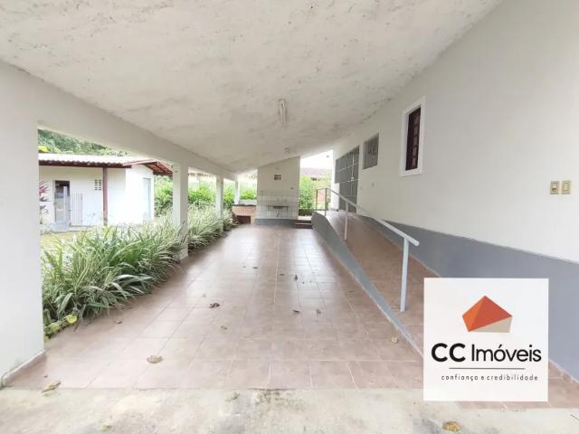 Casa de condomínio térrea para venda tem 193m² com 2 quartos sendo1 suite