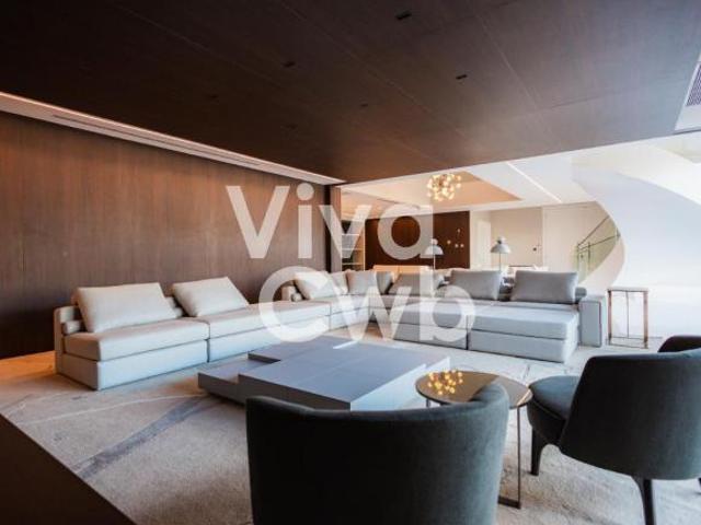 Casa de condomínio com 1601m² privativos, 9 dormitórios e 9 vagas à venda no bairro Santa Felicidade