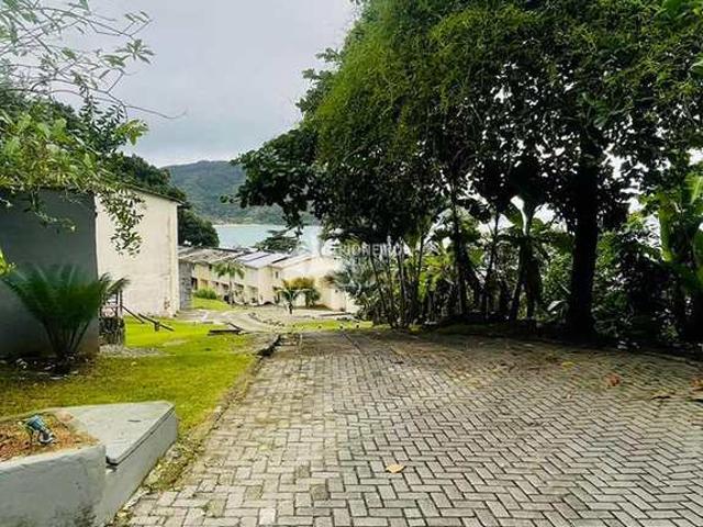 Casa de Condomínio com 2 suítes pé na areia, Boiçucanga