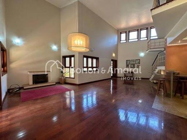 Casa de Condomínio com 396 m² e 5 quartos