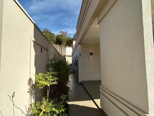 Casa de condomínio com 3 suítes à venda, 250m² Alphaville III