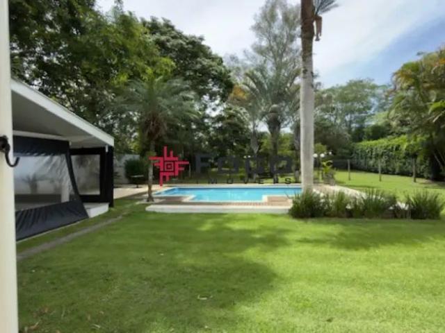 Casa de Condomínio com 3 Quartos para alugar, 650m² Urbanova