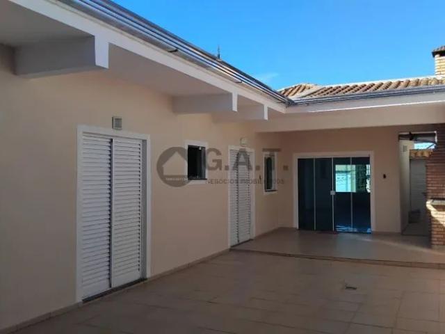 Casa de Condomínio com 3 Quartos para alugar, 230m² Parque Residencial Villa dos Inglezes