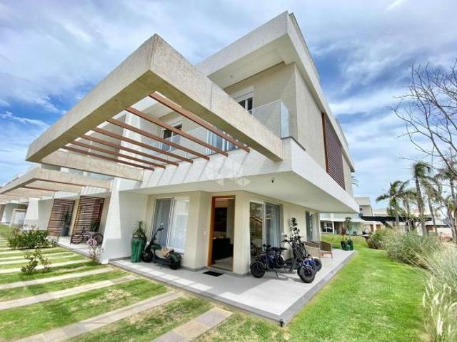 Casa de condomínio com 4 dormitórios/quartos sendo 2 suítes com sacada e totalmente mobiliada em Cap