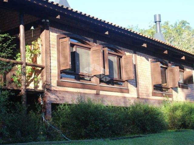 Casa de condomínio com 4 quartos à venda, 285 m²