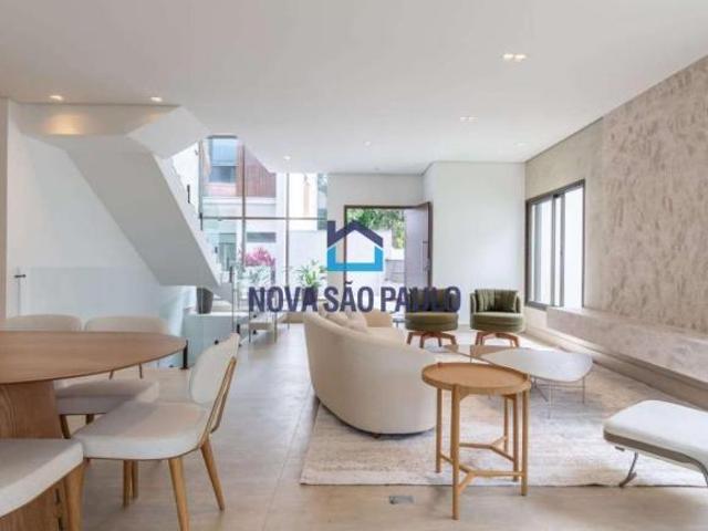 CASA DE CONDOMÍNIO COM 4 QUARTOS À VENDA. 650 m²