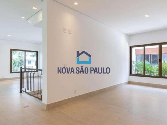 CASA DE CONDOMÍNIO COM 4 QUARTOS À VENDA. 684