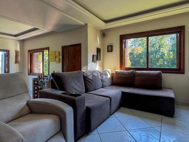 Casa de Condomínio com 4 Quartos e 3 banheiros à Venda, 304 m² por R$ 850.000