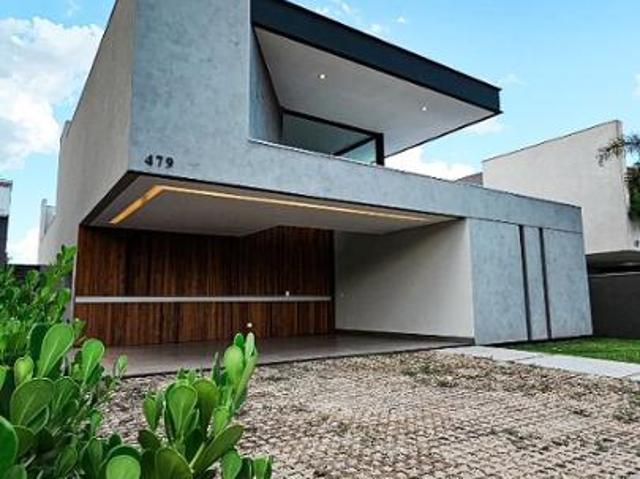 Casa de Condomínio com 4 Quartos para Alugar por R$ 16.000/mês