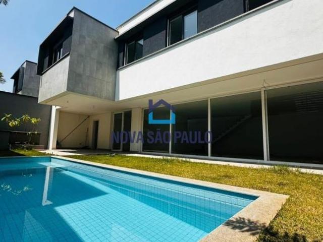 Casa de Condomínio com 4 Quartos, suítes e 6 banheiros à Venda, 450 m²