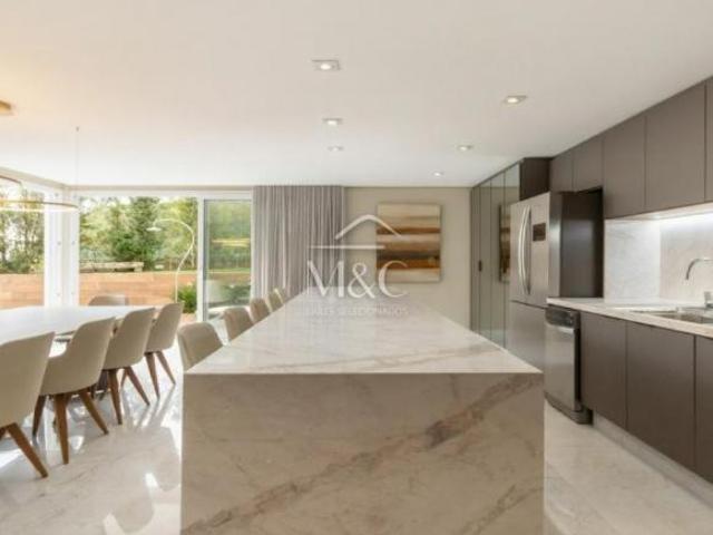 Casa de condomínio com 502 m², 5 quartos sendo 3 s