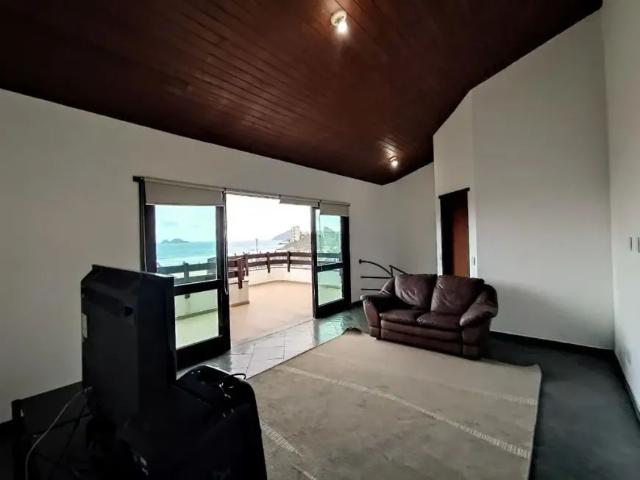 Casa de Condomínio com 6 Quartos para alugar, 340m² Enseada