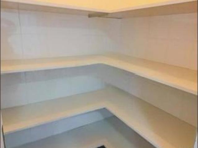 Casa de condomínio à venda com 420m², 4 quartos e 5 vagas.