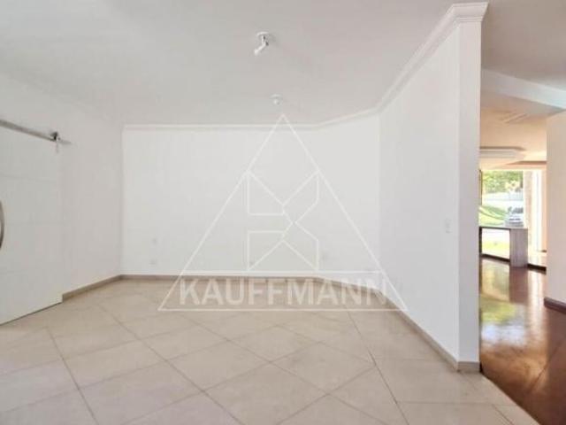 Casa de Condomínio à Venda em Alphaville 4 Dormitórios 4 Suítes, 10 Vagas, 620m² A.C