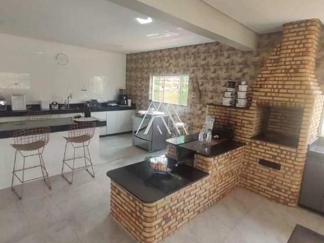 Casa de condomínio á venda em lote de 3200m² com 04 quartos em Itatiaiuçu MG!