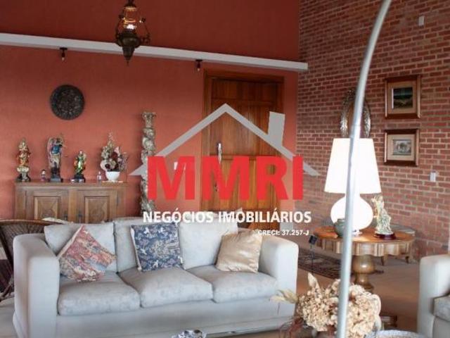 Casa de Condomínio de Luxo à Venda em Cesário Lange SP Mais de 1.000m² de Pura Elegância!
