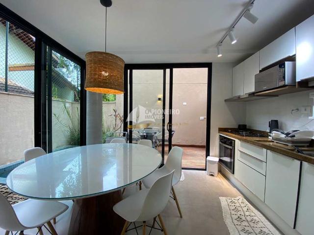 Casa de condomínio disponível para locação anual em Cambury!