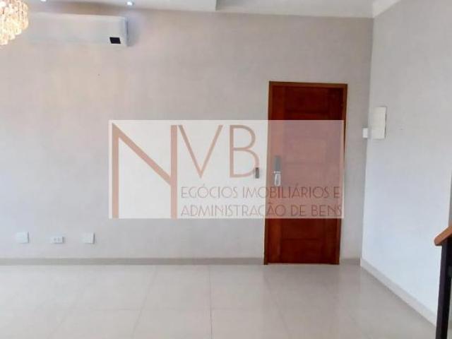 Casa de Condomínio em Cotia com 3 Dormitórios e Suíte