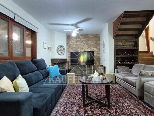 Casa de Condomínio em Guaecá à Venda, 5 Dormitórios e 3 Suítes com 258m²AC