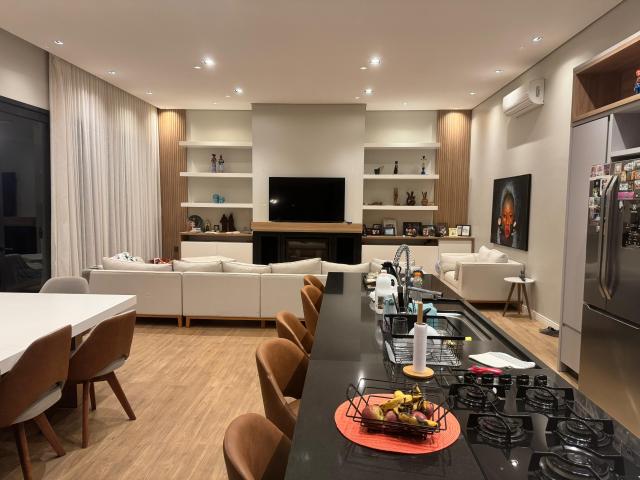 Casa de Condomínio em Lomba Grande com Lazer Completo