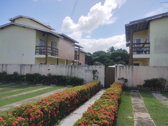 Casa de Condomínio no Centro de Camaçari: Conforto e Lazer