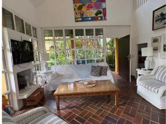 Casa de Condomínio na Praia da Baleia: Oportunidade!