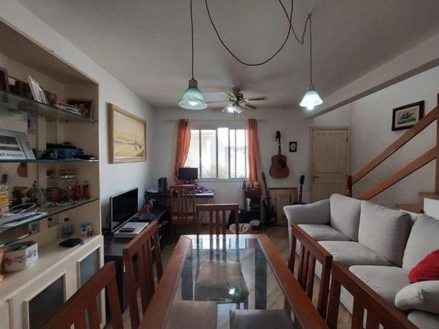 Casa de condomínio sobrado 2 dormitórios 2 vagas de garagem churrasqueira